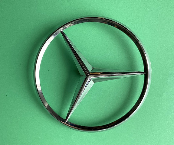 Tähti takaluukun kanteen Mercedes