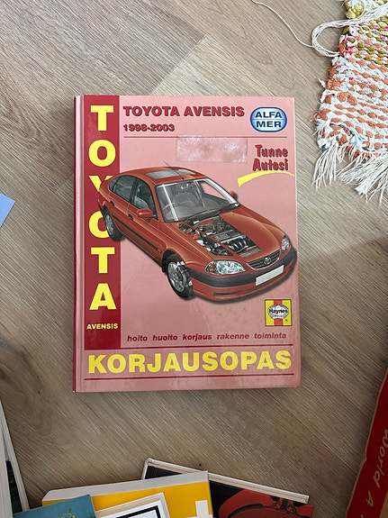 Toyota Avensis korjausopas 1998–2003