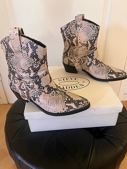 Steve Madden bootsit