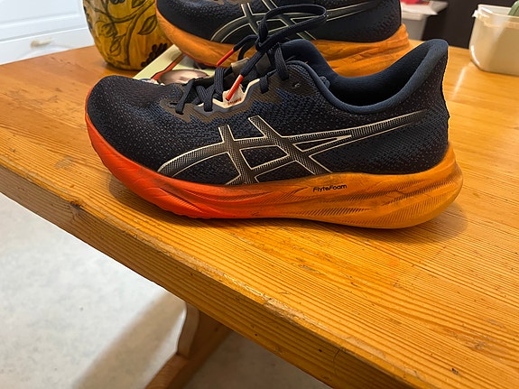 Asics juoksu kengät