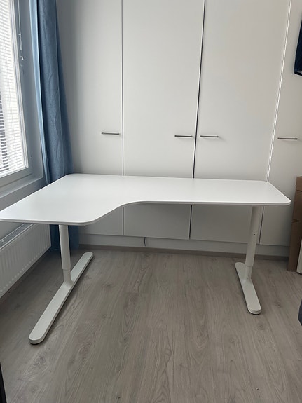 Ikea kulmapöytä