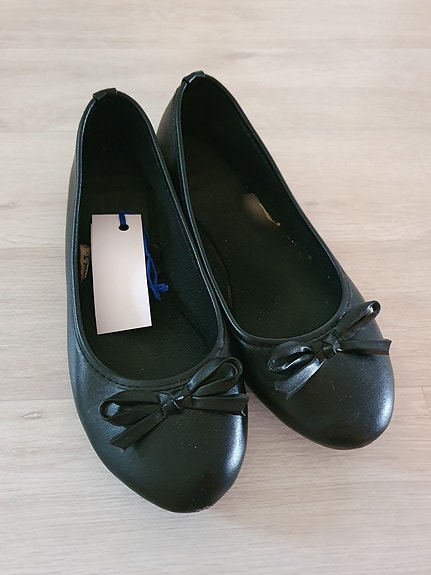 Mustat ballerinat 34