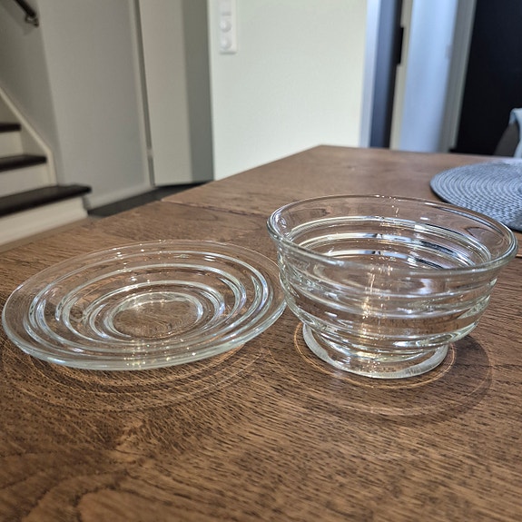 Iittala Aino Aalto -sarjan kirkas lasikulho ja lautanen