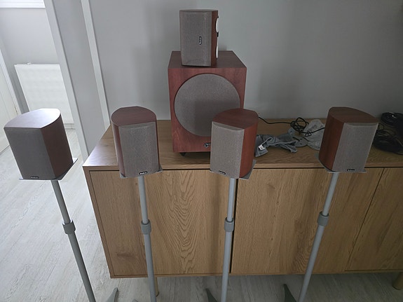 Audio Pro Cinema -kotiteatterikaiutinpaketti.