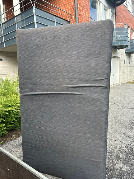 myydään 120cm jenkkisänky petauspatjalla