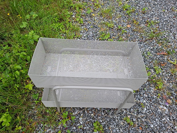 Metallinen Hyllykkö