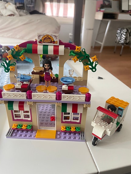 LEGO Friends pizzeria ja skootteri