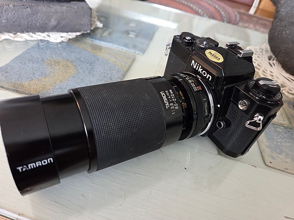 Nikon FE 35mm filmikamera 80-luvun alusta + Tamron 80-210 F3.8/4 pumppuzoom