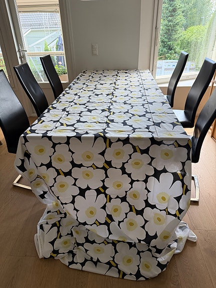Marimekko Pikku Unikko pöytäliina