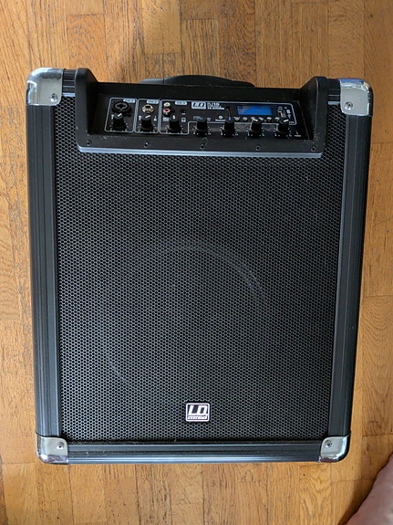 Kannettava PA-järjestelmä LD Systems RJ10, toimii myös Bluetooth.