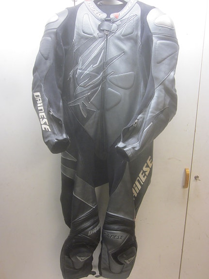 Dainese titanium nahkapuku 56 1-os