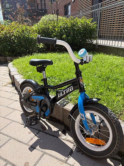 Nopsa Ultra lasten polkupyörä 12" musta-sininen