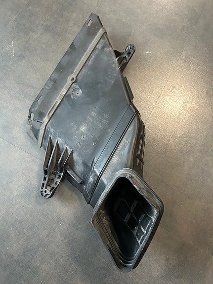 Audi A4 B8 ilmanohjain