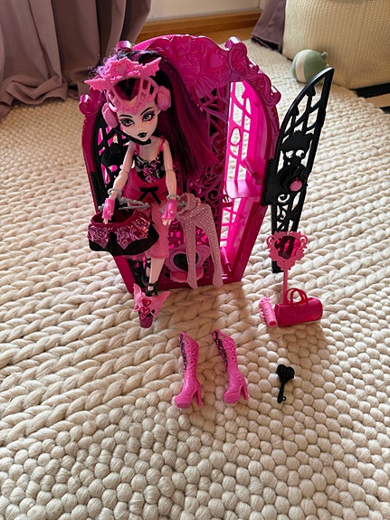 Monster High Draculaura -nukke