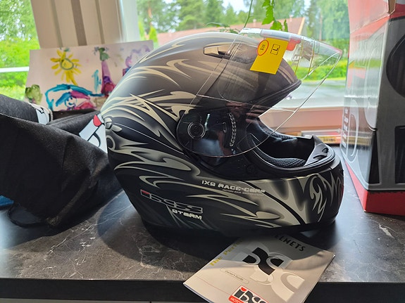 IXS hx2400 kypärä koko L käyttämätön