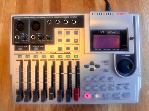 Fostex VF80 digitaalinen moniraitanauhuri käytetty 3 h siis kuin uusi