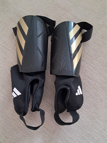 Adidas säärisuojat