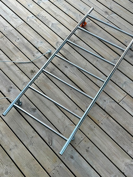 REJ Design sähkötoiminen pyyhekuivain, kromi