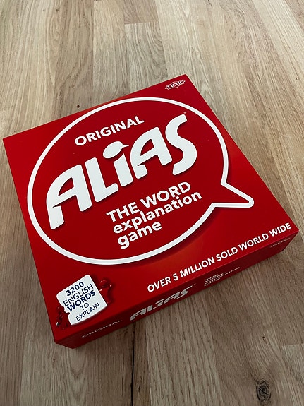 Englanninkielinen Alias Original lautapeli / Alias Original board game
