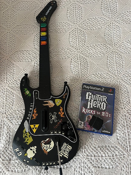 Playstation 2 Kitara ja peli