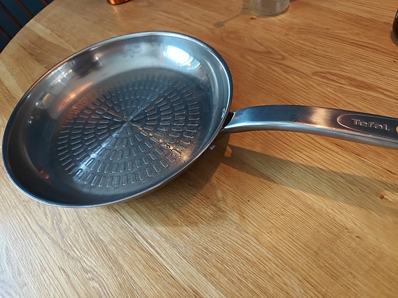 Tefal 28cm paistinpannu ruostumaton