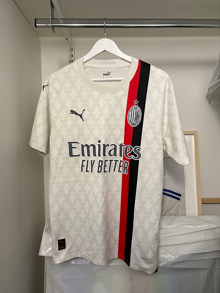 AC Milan vieraspaita kaudelta 2023/24