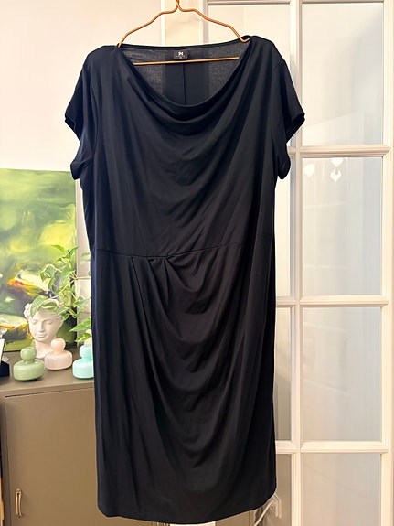 Nanso musta mekko, XL