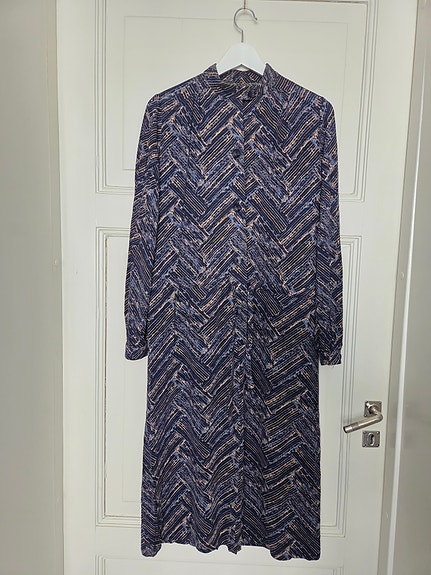 Käsintehty vintage-mekko (70-80-luku)