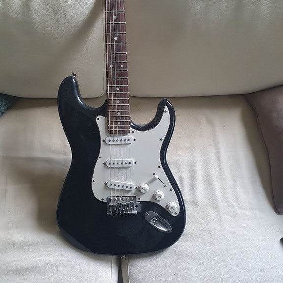 Stratocaster-mallinen sähkökitara