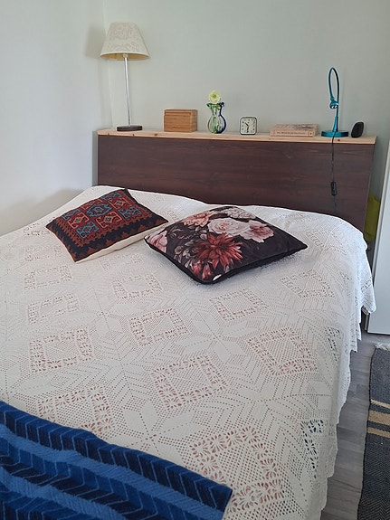 Moderni sänky pari-tai soolovuoteeksi