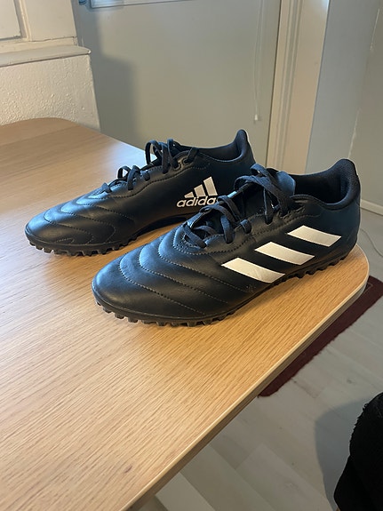 Adidas turf/ tekonurmikengät