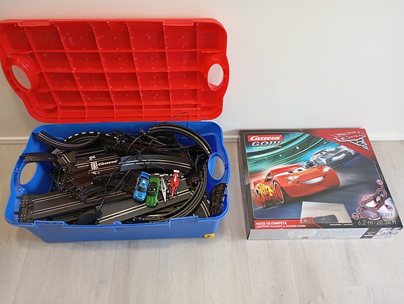 Carrera Go Disney Cars autorata + paljon lisäosia