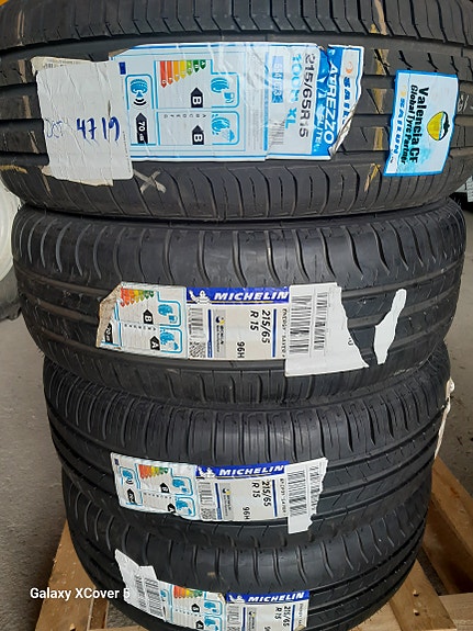 4kpl 215/65 R15 kesärenkaita