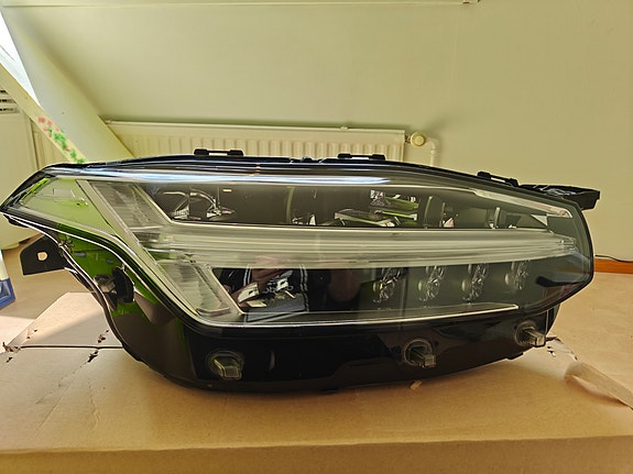 Volvo XC90 II 2015-2020 oikeanpuoleinen LED-etuvalo