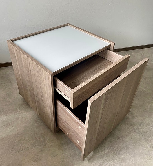 IKEA YÖ-/SOHVAPÖYTÄ LAATIKOILLA 50x50x46