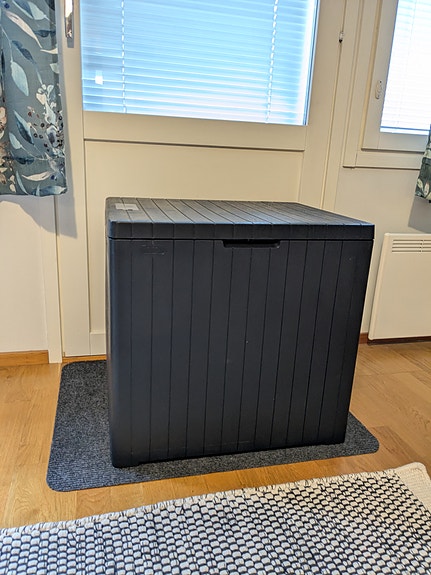 Siisti säilytyslaatikko ulos
