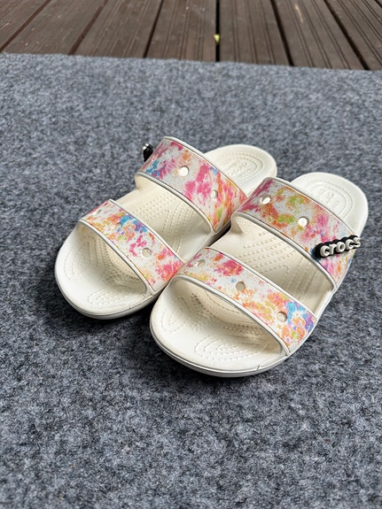 Crocs naisten sandaalit M5/W7 koko 37-38 valkoinen/kuviollinen