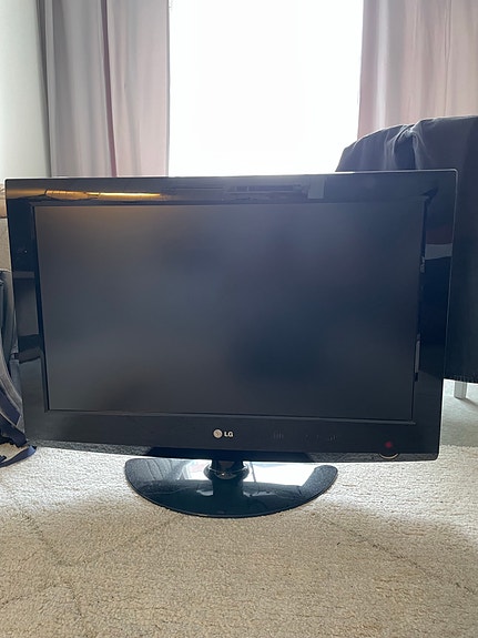 LG 32LG3000 32" taulutelevisio ja kaukosäädin
