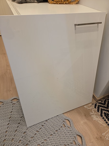 Integroitavan jääkaappi-pakastimen ovet