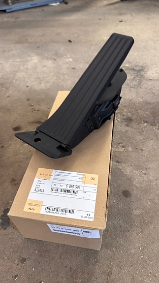 Uusi OEM BMW e60-e61 F45 kaasupoljin
