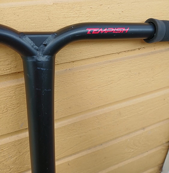 Tempish scootin dekki ja tanko