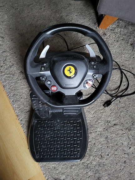 Thrustmaster Ferrari ratti ja poljinsetti