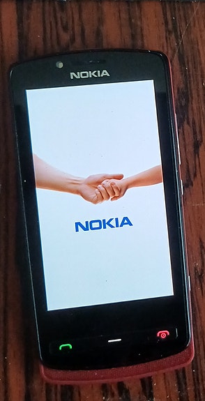 Nokia 700 punainen tehdasasetukset palautettu täysin toimiva