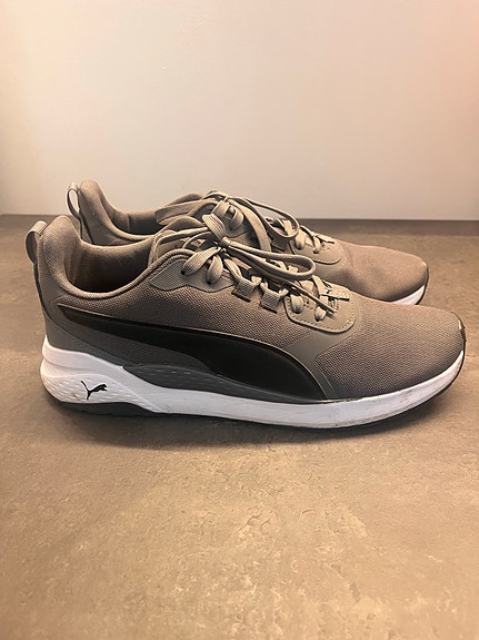Puma lenkkarit koko 45 harmaa