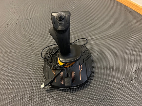 Thrustmaster joystick USB-peliohjain