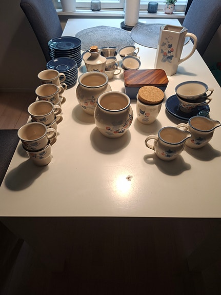 pentik mansikka astioita