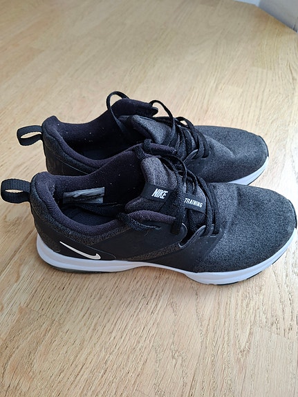 Naisten Nike treenikengät