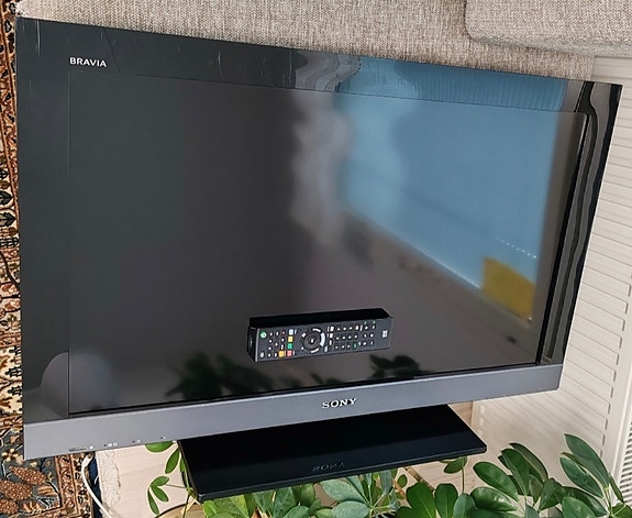 SONY Bravia 32" LCD colour TV
