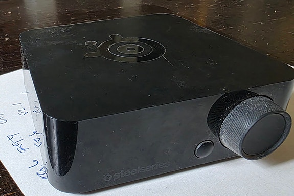 SteelSeries Arctis Pro Wireless -pelikuulokkeiden langaton tukiasema  HS-00014TX