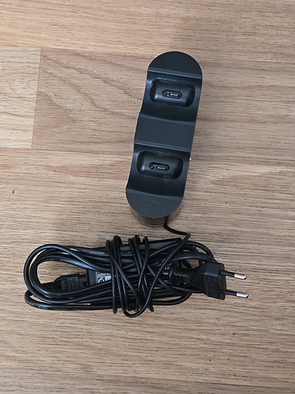 PlayStation DualShock lataustelakka ohjaimille